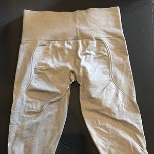 Lululemon flow crop size 8